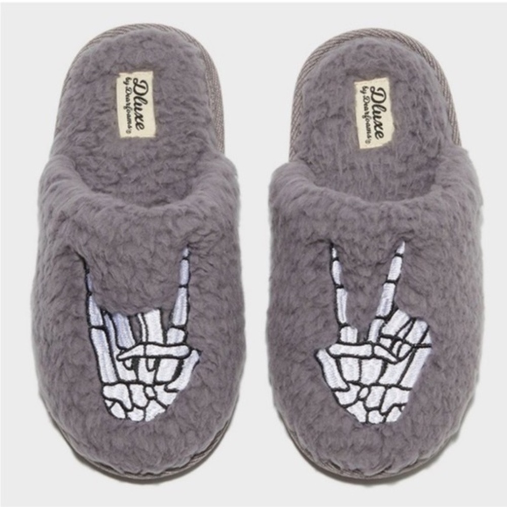dluxe nwt by dearfoams Kids' Skeleton Peace Sign Slide Slippers Halloween